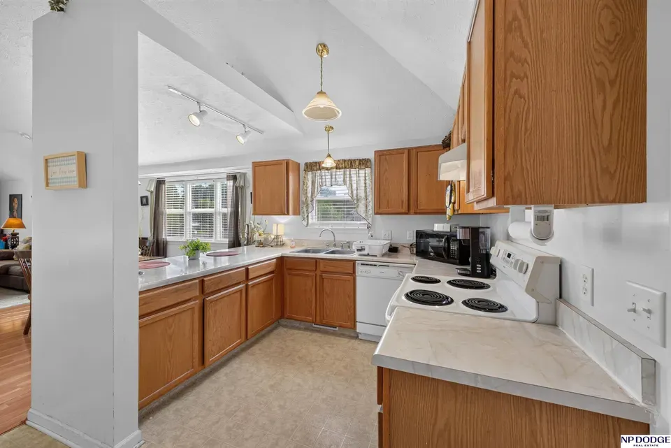 3 Bed 3 Bath Established Contemporary Home in Omaha, NE - 5