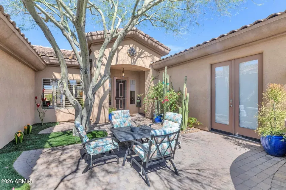 3 Bed 3 Bath Established Contemporary Home in Phoenix, AZ - 2