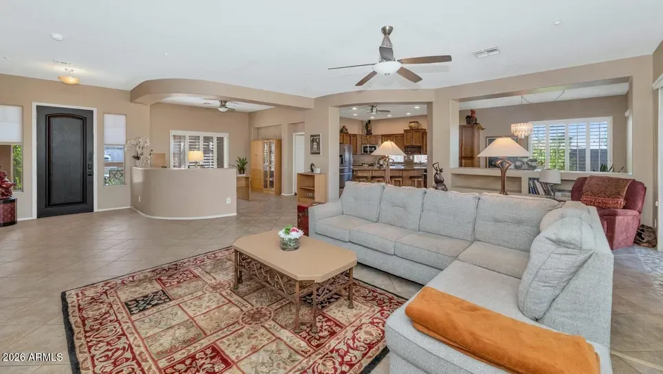 3 Bed 3 Bath Established Contemporary Home in Phoenix, AZ - 4