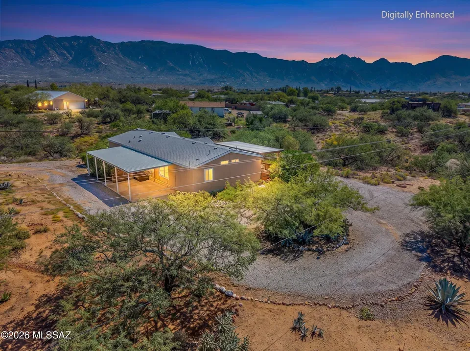 3 Bed 3 Bath Established Contemporary Home in Tucson, AZ - 1