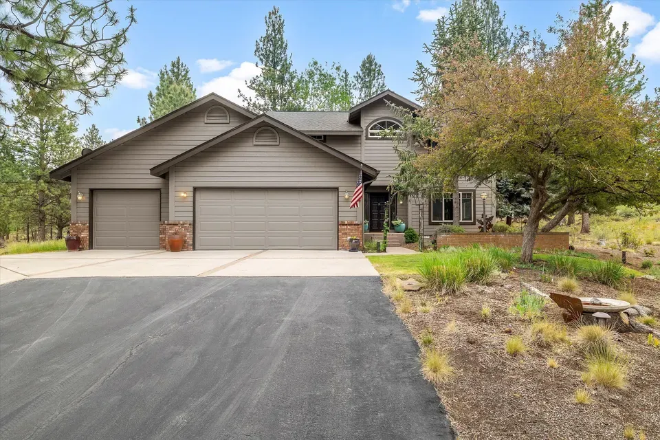 3 Bed 3 Bath Established Mid-Century Residence in Bend, OR - 1