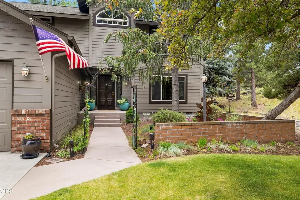 3 Bed 3 Bath Established Mid-Century Residence in Bend, OR - 2
