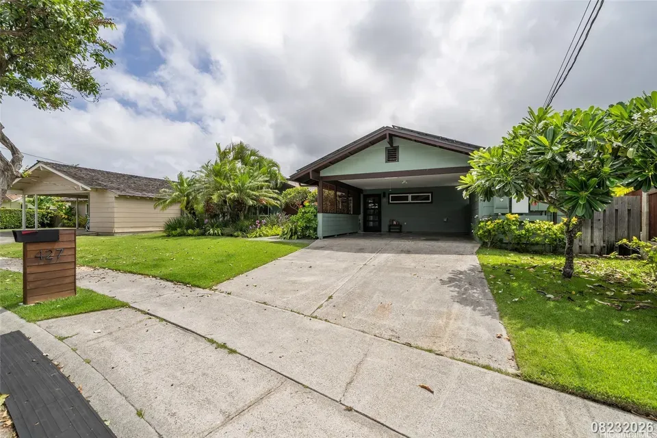 3 Bed 3 Bath Established Mid-Century Residence in Kailua, HI