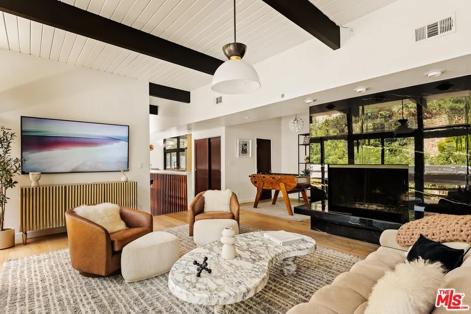 3 Bed 3 Bath Established Mid-Century Residence in Los Angeles, CA - Hero