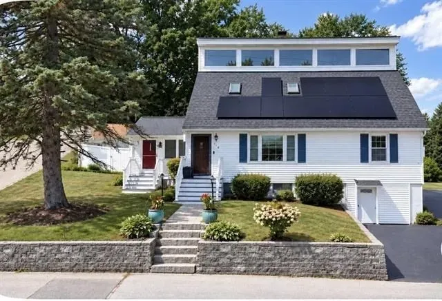 3 Bed 3 Bath Established Mid-Century Residence in Manchester, NH - 1