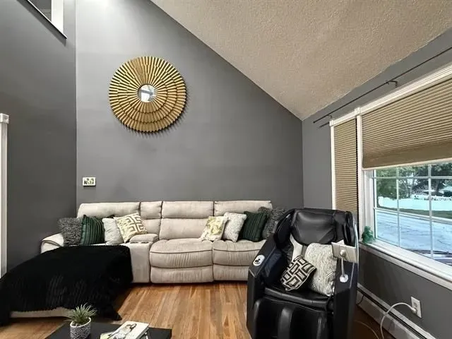 3 Bed 3 Bath Established Mid-Century Residence in Manchester, NH - 3