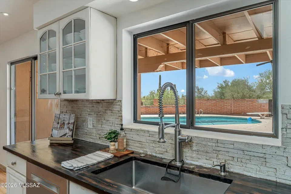 3 Bed 3 Bath Established Mid-Century Residence in Tucson, AZ - 1
