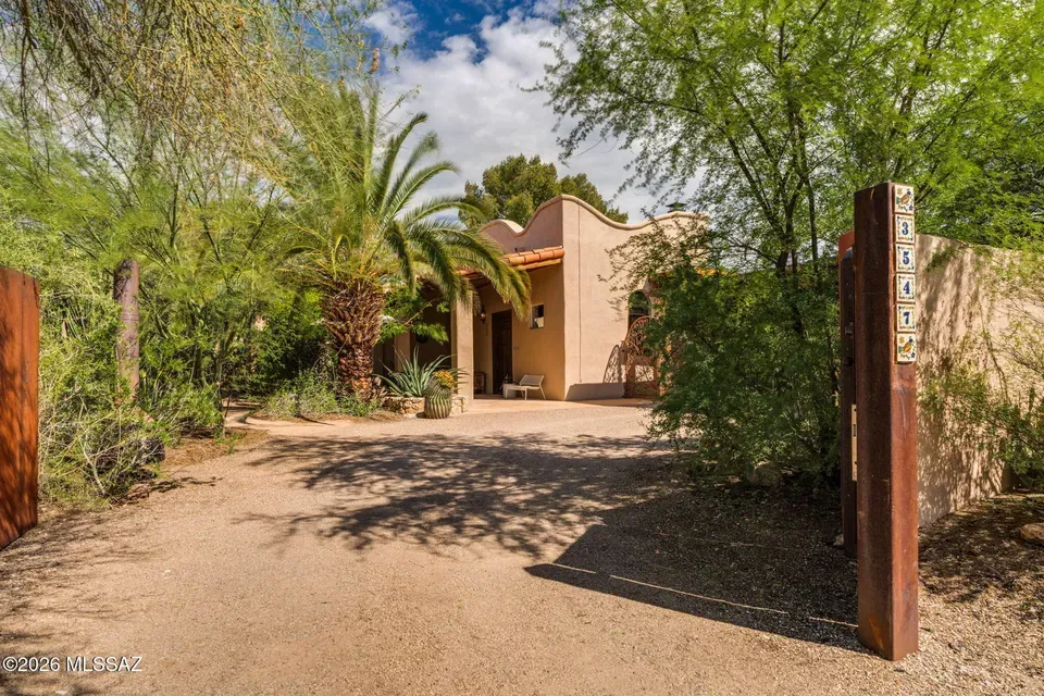 3 Bed 3 Bath Established Mid-Century Residence in Tucson, AZ