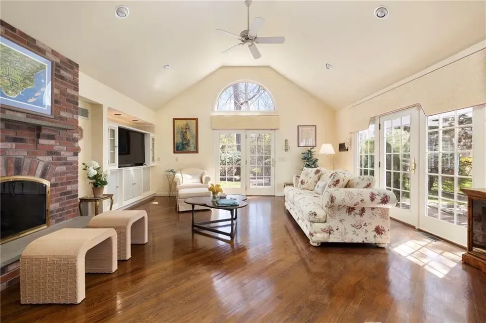 3 Bed 3 Bath Established Mid-Century Residence in Warwick, RI - 4