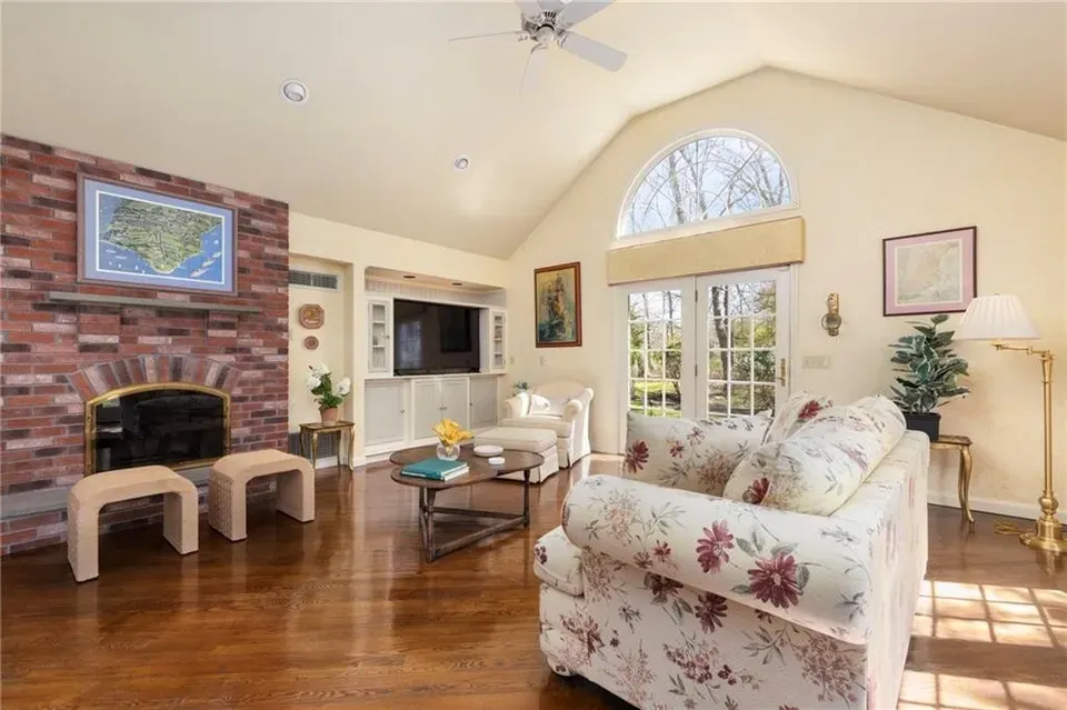 3 Bed 3 Bath Established Mid-Century Residence in Warwick, RI - 5