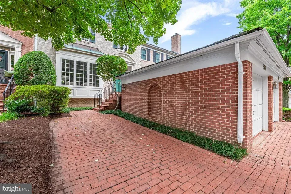 3 Bed 3 Bath Established Multi-Level Townhouse in Bethesda, MD - 2