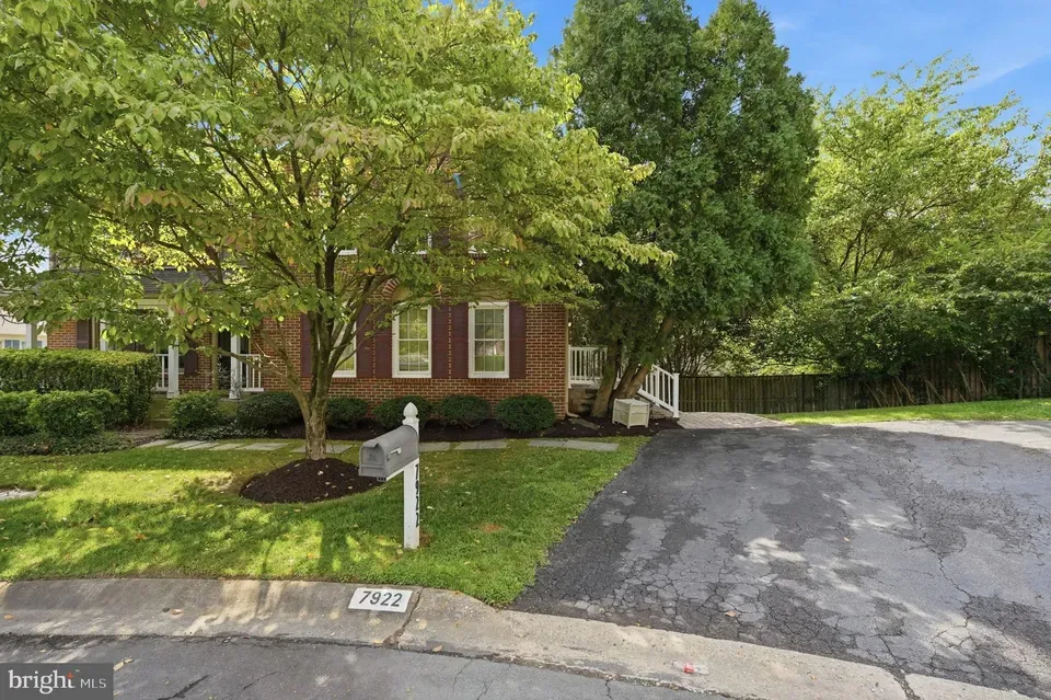 3 Bed 3 Bath Established Multi-Level Townhouse in Bethesda, MD - 2
