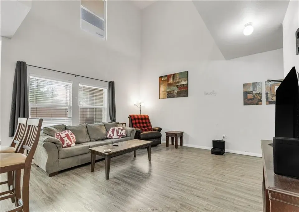 3 Bed 3 Bath Established Multi-Level Townhouse in College Station, TX - 3