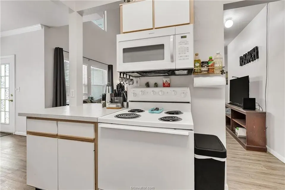 3 Bed 3 Bath Established Multi-Level Townhouse in College Station, TX - 5