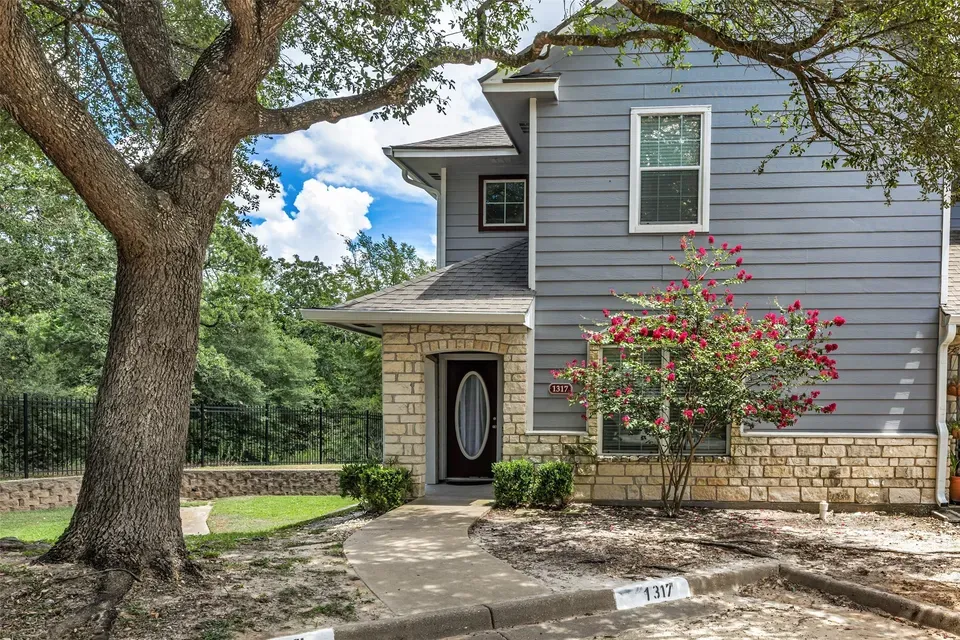 3 Bed 3 Bath Established Multi-Level Townhouse in College Station, TX