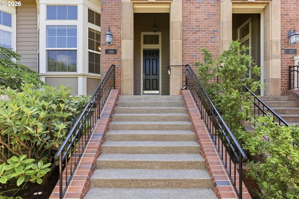 3 Bed 3 Bath Established Multi-Level Townhouse in Hillsboro, OR - 2