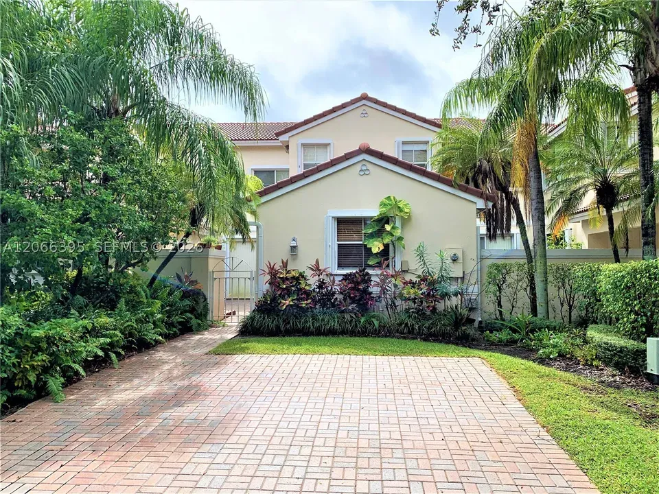 3 Bed 3 Bath Established Multi-Level Townhouse in Hollywood, FL - 1