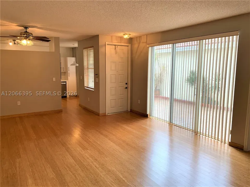 3 Bed 3 Bath Established Multi-Level Townhouse in Hollywood, FL - 2
