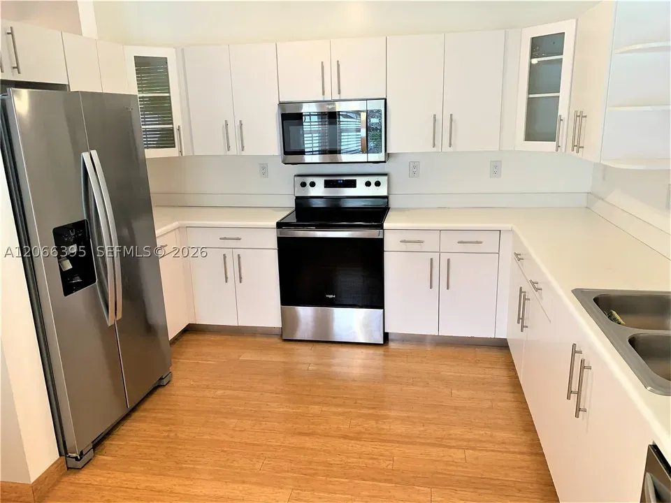 3 Bed 3 Bath Established Multi-Level Townhouse in Hollywood, FL - 3