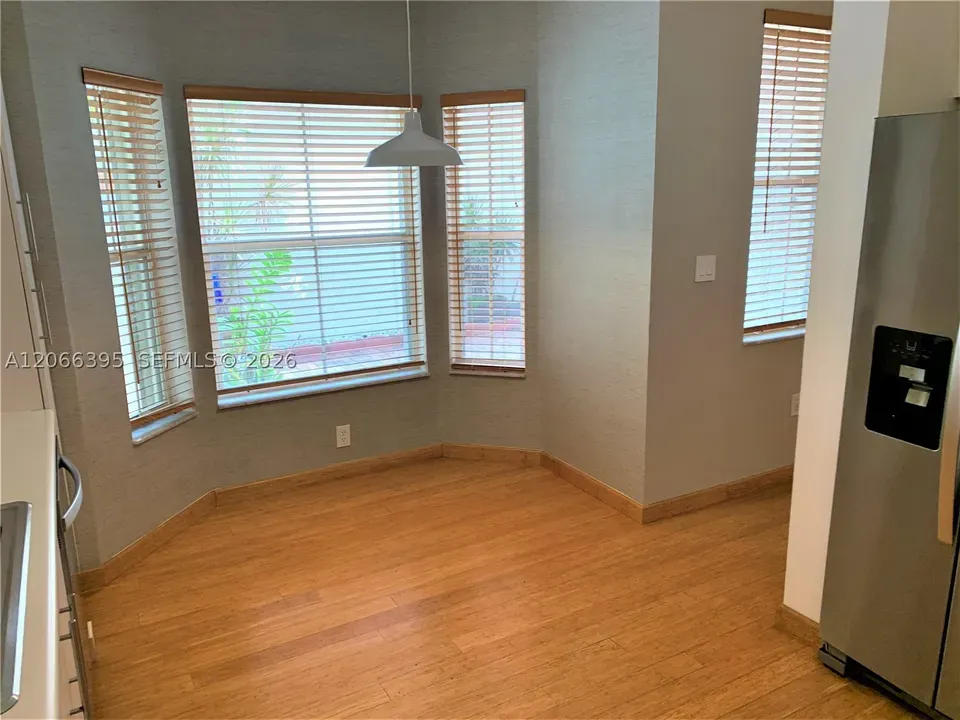 3 Bed 3 Bath Established Multi-Level Townhouse in Hollywood, FL - 4
