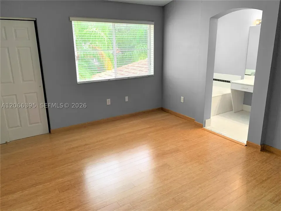 3 Bed 3 Bath Established Multi-Level Townhouse in Hollywood, FL - 5
