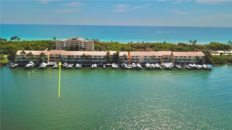 3 Bed 3 Bath Established Multi-Level Townhouse in Hollywood, FL - 2
