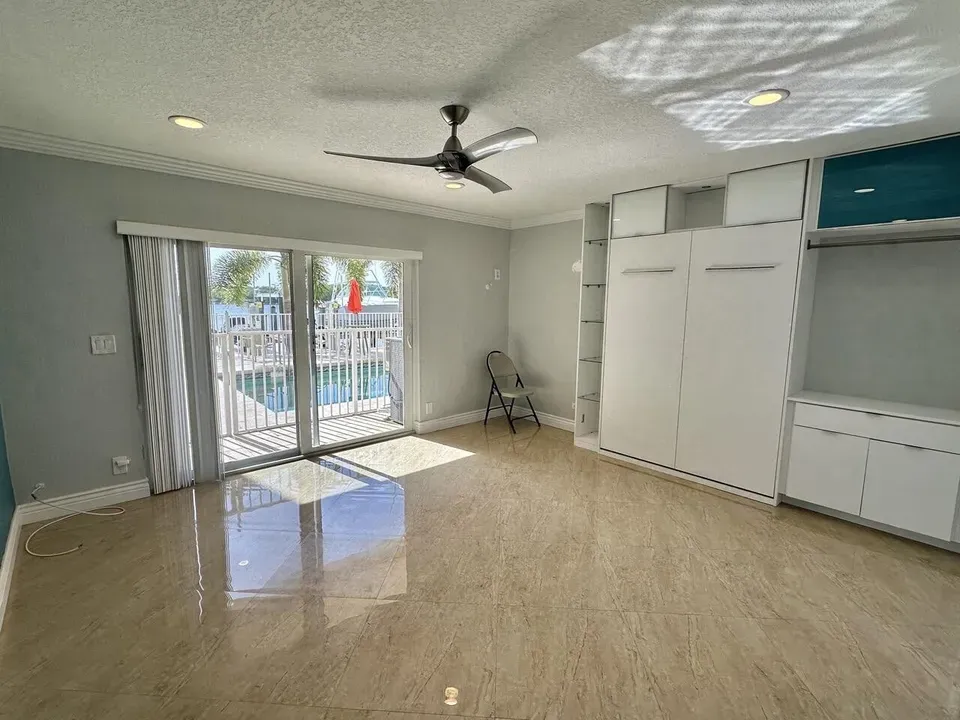 3 Bed 3 Bath Established Multi-Level Townhouse in Hollywood, FL - 4
