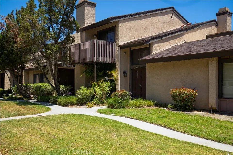 3 Bed 3 Bath Established Multi-Level Townhouse in Los Angeles, CA - 1