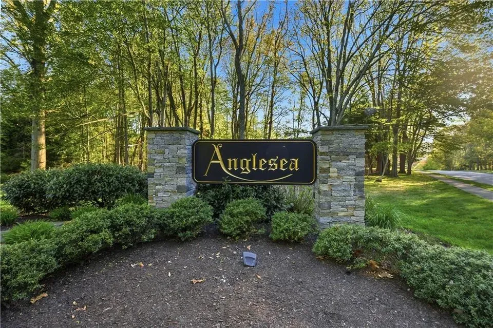 3 Bed 3 Bath Established Multi-Level Townhouse in Warwick, RI
