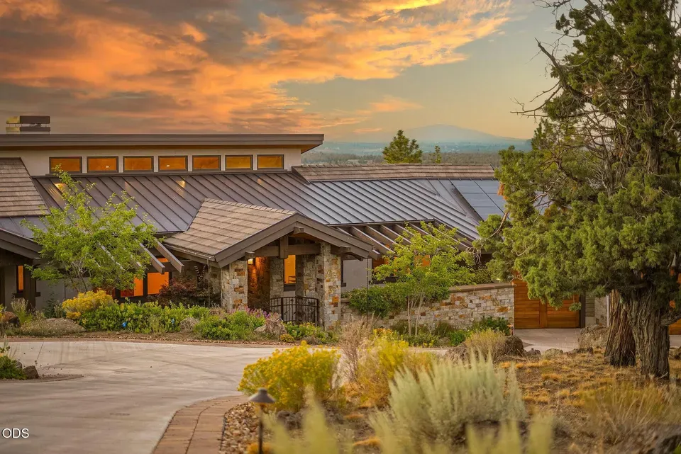 3 Bed 3 Bath Modern Architectural Estate in Bend, OR - 1