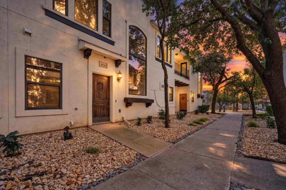 3 Bed 3 Bath Modern Brownstone in Dallas, TX
