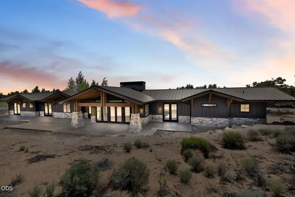3 Bed 3 Bath Modern Contemporary Residence in Bend, OR - 1