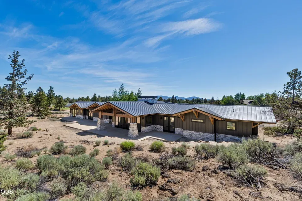 3 Bed 3 Bath Modern Contemporary Residence in Bend, OR - 2