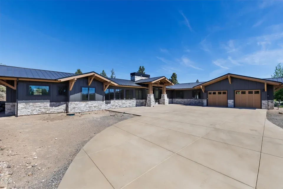 3 Bed 3 Bath Modern Contemporary Residence in Bend, OR - 3