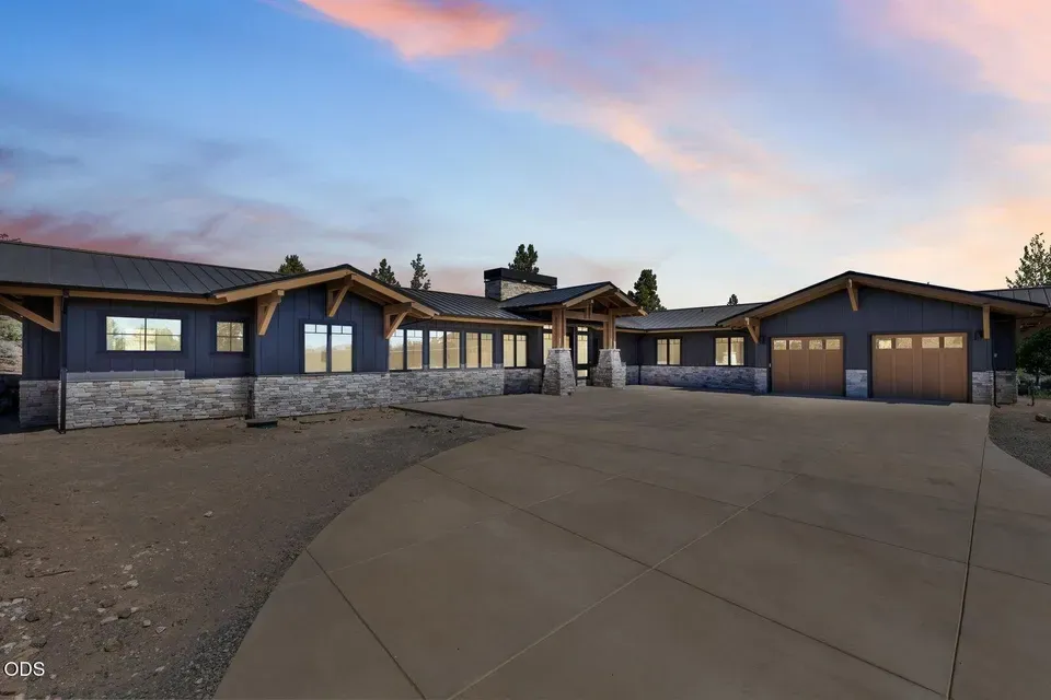 3 Bed 3 Bath Modern Contemporary Residence in Bend, OR - 4