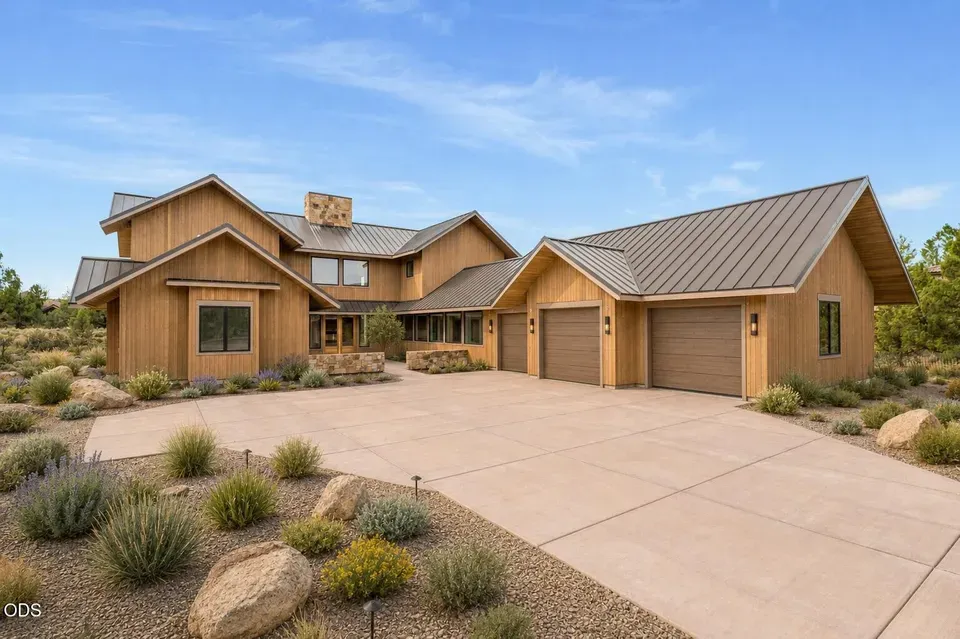 3 Bed 3 Bath Modern Contemporary Residence in Bend, OR