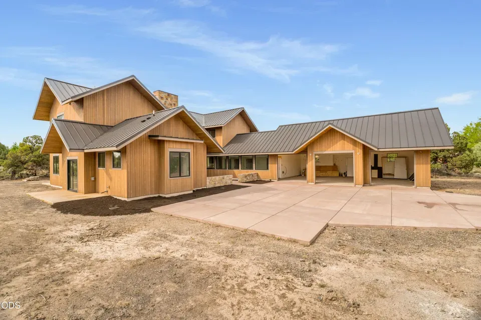 3 Bed 3 Bath Modern Contemporary Residence in Bend, OR - 5