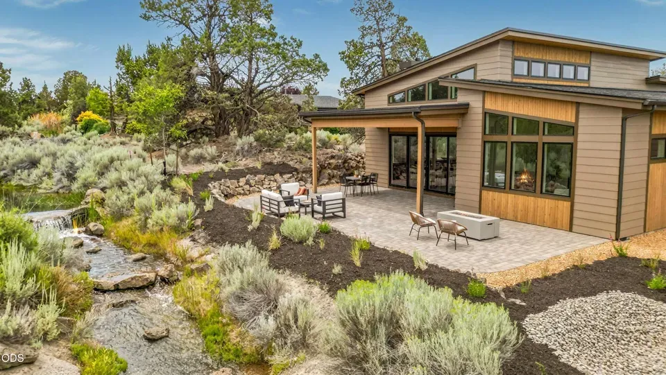 3 Bed 3 Bath Modern Contemporary Residence in Bend, OR