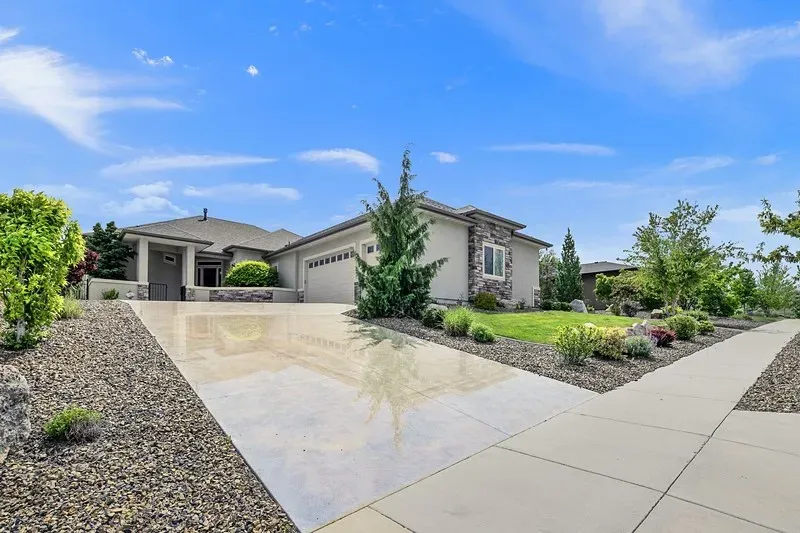 3 Bed 3 Bath Modern Contemporary Residence in Boise, ID - 5
