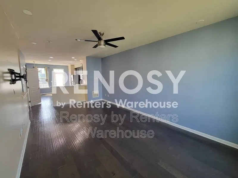 3 Bed 3 Bath Modern Contemporary Residence in Chesapeake, VA - 5
