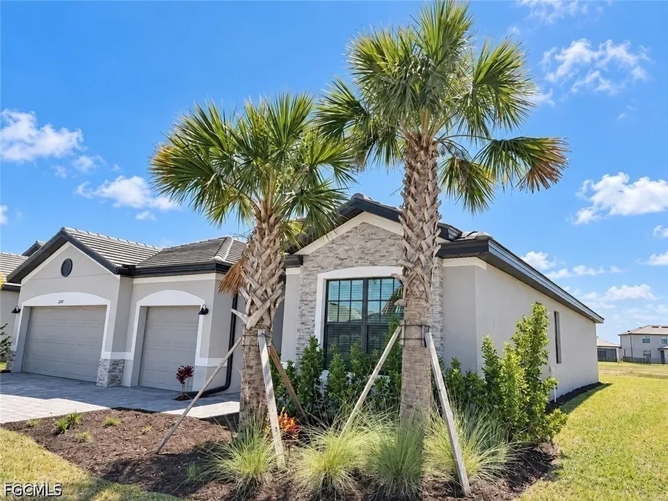 3 Bed 3 Bath Modern Contemporary Residence in Fort Myers, FL