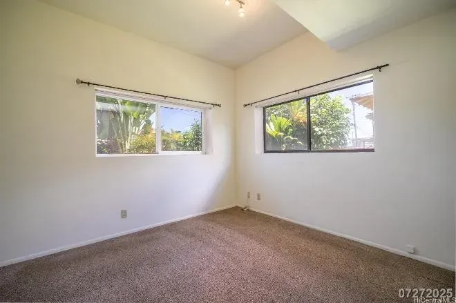 3 Bed 3 Bath Modern Contemporary Residence in Kailua, HI