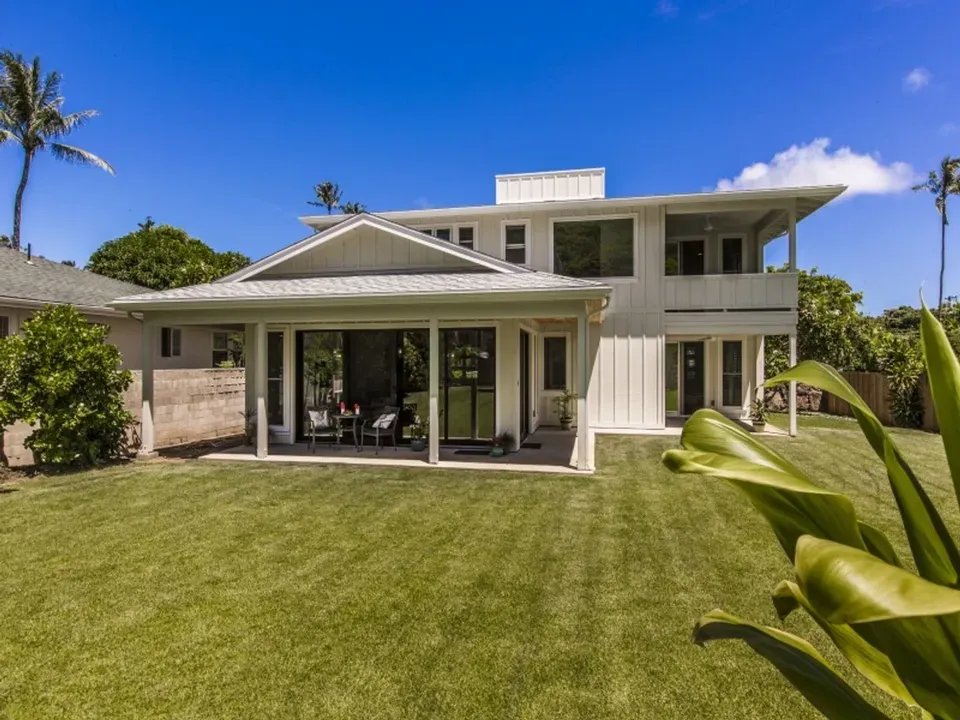 3 Bed 3 Bath Modern Contemporary Residence in Kailua, HI