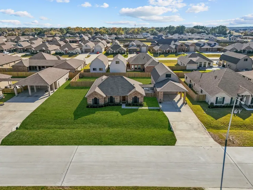 3 Bed 3 Bath Modern Contemporary Residence in League City, TX - 2