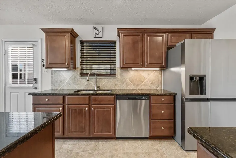 3 Bed 3 Bath Modern Contemporary Residence in League City, TX - 5