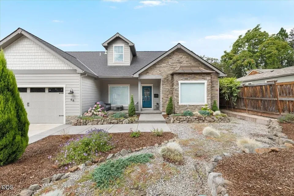 3 Bed 3 Bath Modern Contemporary Residence in Medford, OR - 3