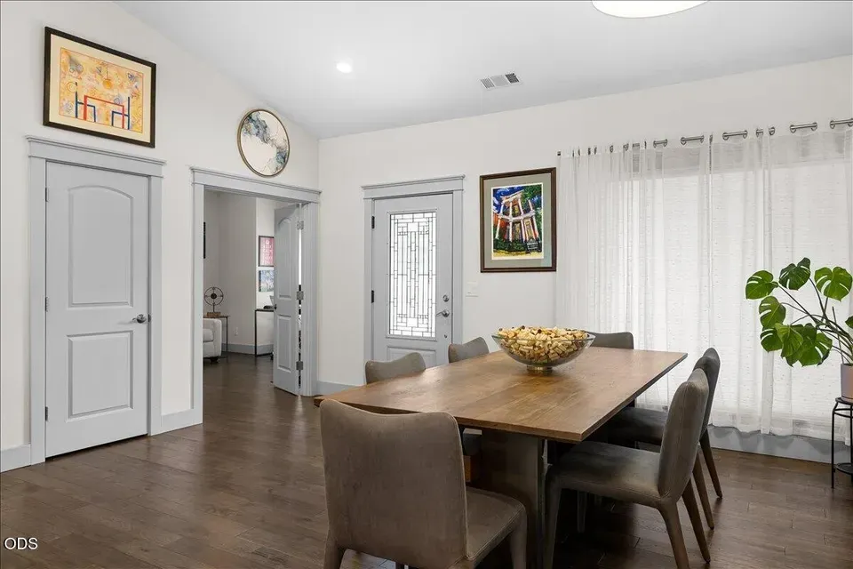 3 Bed 3 Bath Modern Contemporary Residence in Medford, OR - 5