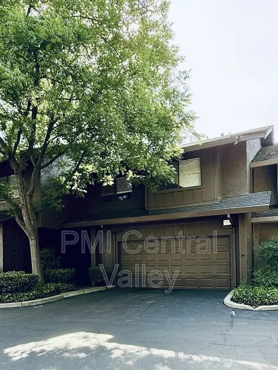 3 Bed 3 Bath Modern Contemporary Residence in Modesto, CA