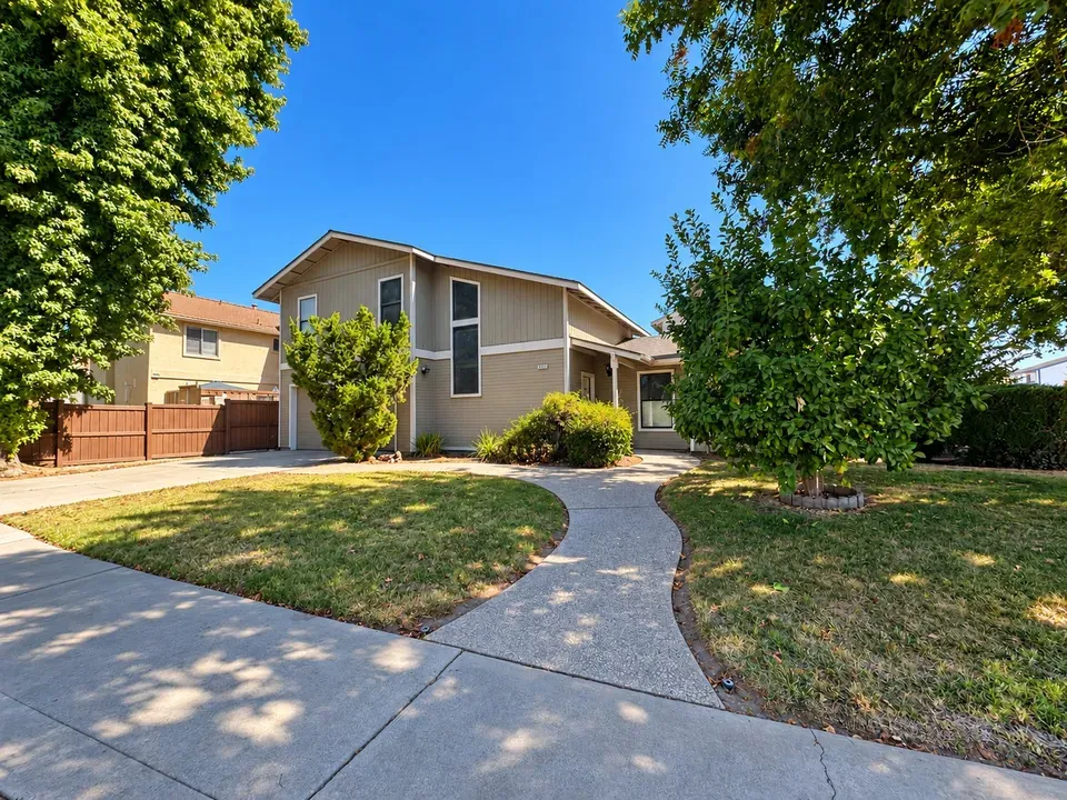 3 Bed 3 Bath Modern Contemporary Residence in Modesto, CA - 1