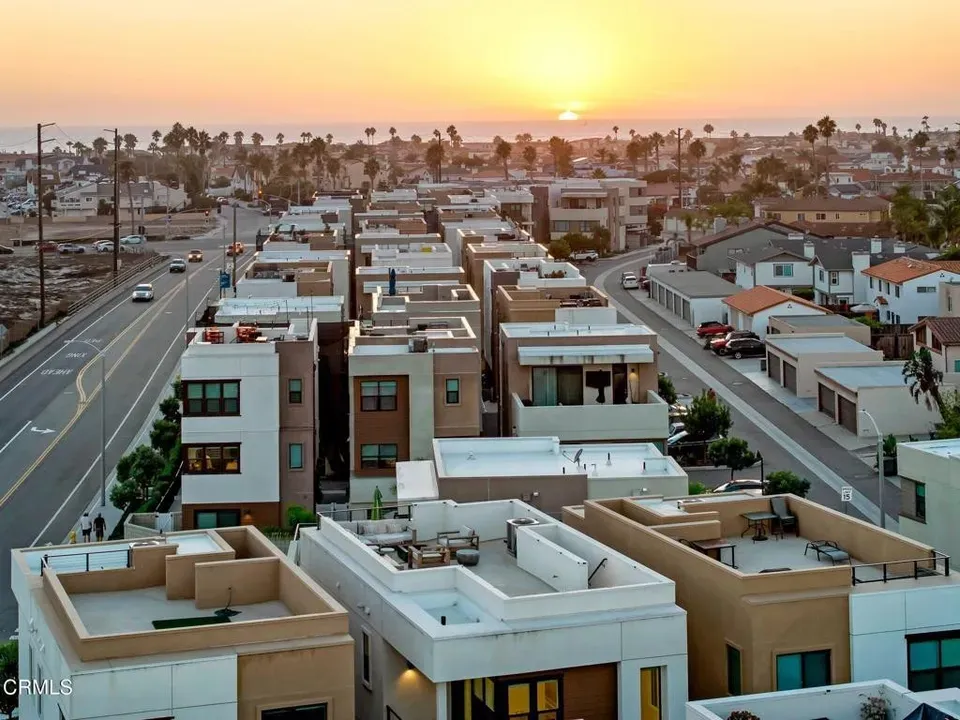 3 Bed 3 Bath Modern Contemporary Residence in Oxnard, CA - 2